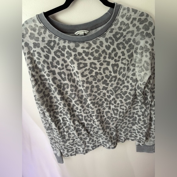 AEO Washed cheetah print crew neck, size M - Picture 4 of 5